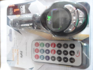 TRANSMISOR DE FRECUENCIA FM PARA AUTO