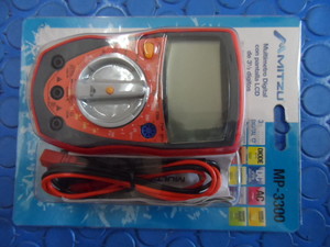 MULTIMETRO DIGITAL CON PANTALLA LCD DE 3 1/2 DIGITOS