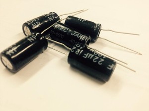 CAPACITOR ELECTROLITICO 22µF 100V 105'C