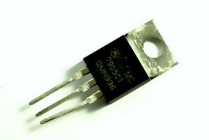 MC7905CT REGULADOR DE VOLTAJE 5V / 1A NEGATIVO